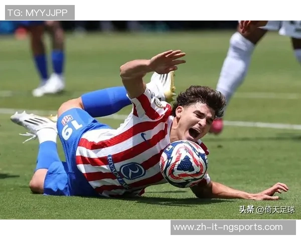 足球运动员意外遭遇足球重击蛋部位引发全场哗然与热议